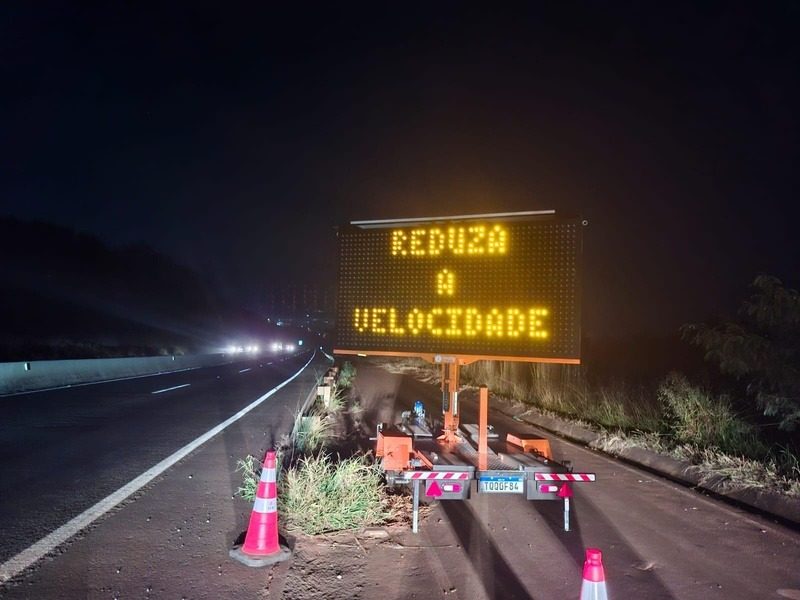 PMV é colocado no km 67 da PR-445 para ressaltar necessidade de motoristas reduzirem velocidade - Crédito: Comunicação PRVias